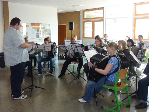 2011-05 Orchestervorspiel